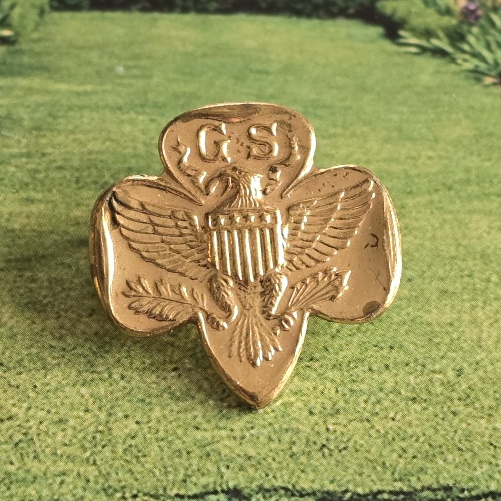 Vintage Girl Scouts pin brooch gold tone eagle